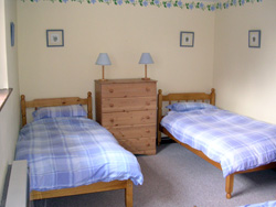 Devon Holiday Cottage - Bedroom With 3 Beds